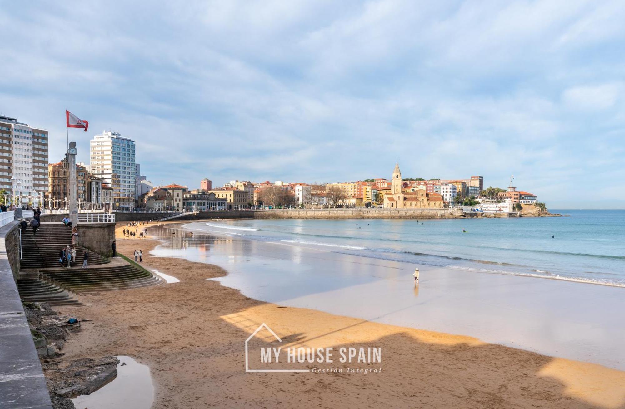 Myhousespain - Radiante Piso Junto A La Playa 기욘 외부 사진
